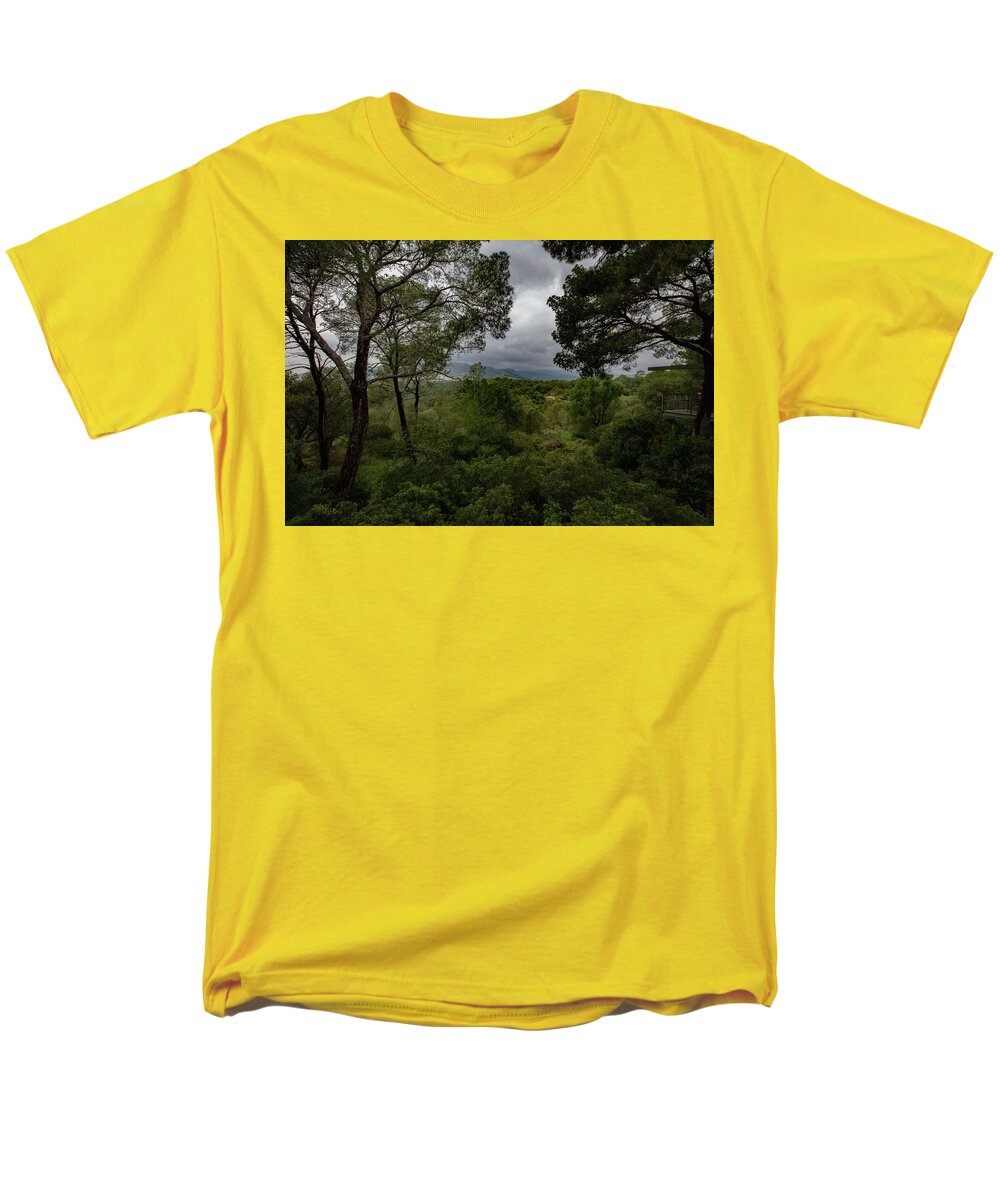 Hillside View from Spain Castle Gardens - Men's T-Shirt (Regular Fit)
