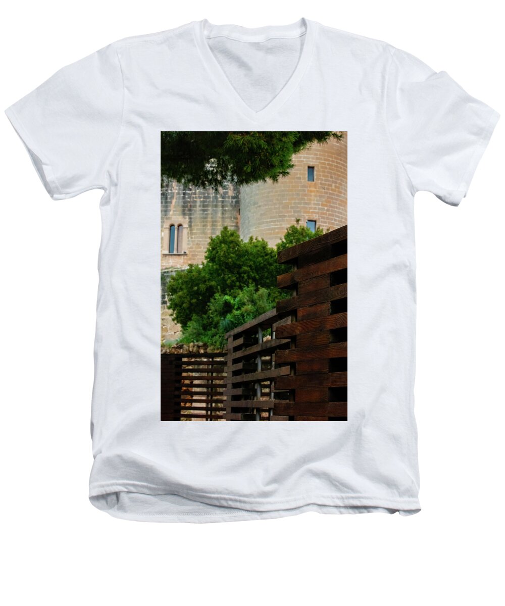 Spain Castle V - Men's V-Neck T-Shirt