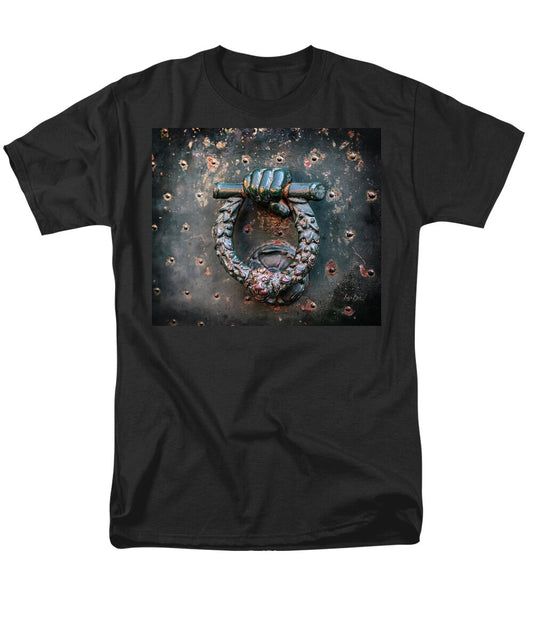 Weathered Door Knocker Italy - Men's T-Shirt (Regular Fit)